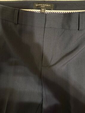 Banana Republic Avery women -Front Dress Shorts in Navy